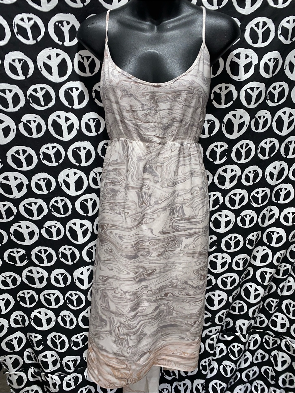 MAXI: BEIGE SLIP-ON NO TAGS LINED ADJUSTABLE STRAPS SZ M/L